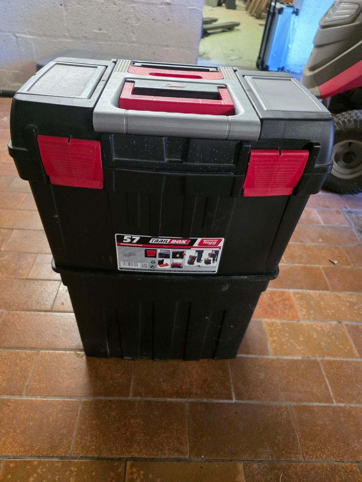 Boite à outils portable en 2 parties