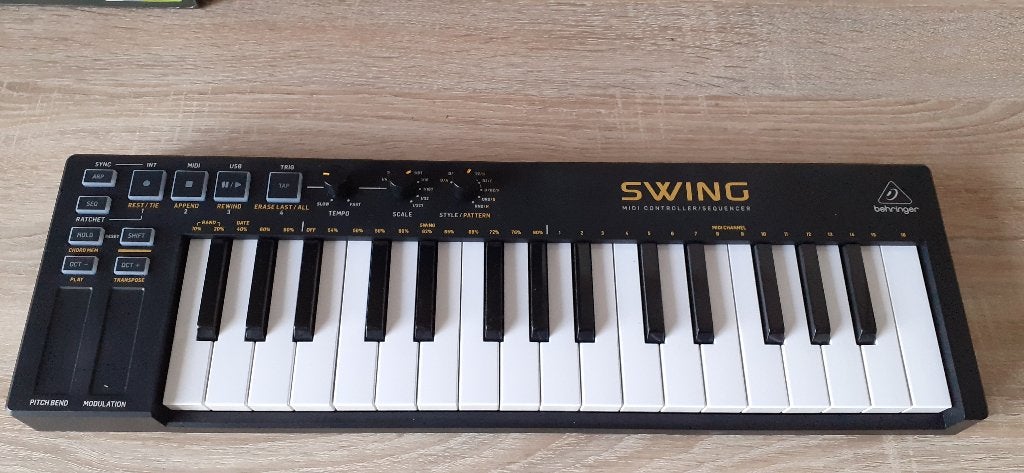 Behringer swing  USB/ MIDI keyboardcontroller, Muziek en Instrumenten, Keyboards, Overige merken, Verzenden, Overige aantallen