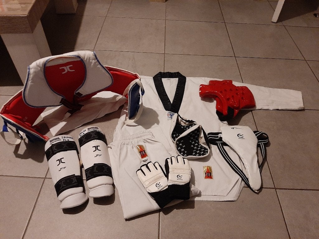 Complete taekwondo set – maat 3 / M, Maat M, Ophalen, Gebruikt, Taekwondo