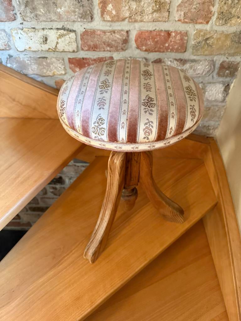 Klein gestoffeerd piano krukje / vintage, Huis en Inrichting, Ophalen, In hoogte verstelbaar, Gebruikt, Hout