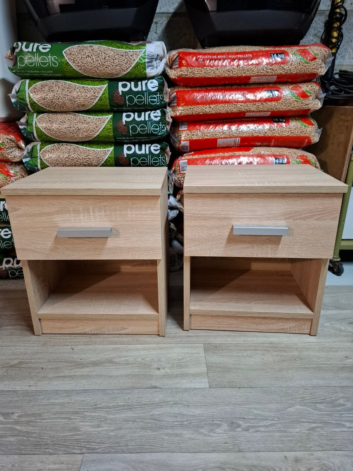 2 Tables de nuit, Enlèvement