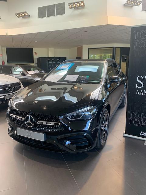 Mercedes-Benz GLA-klasse GLA 180 d AMG Line DOS 7457, Auto's, Stof, 4 cilinders, 116 pk, Zwart