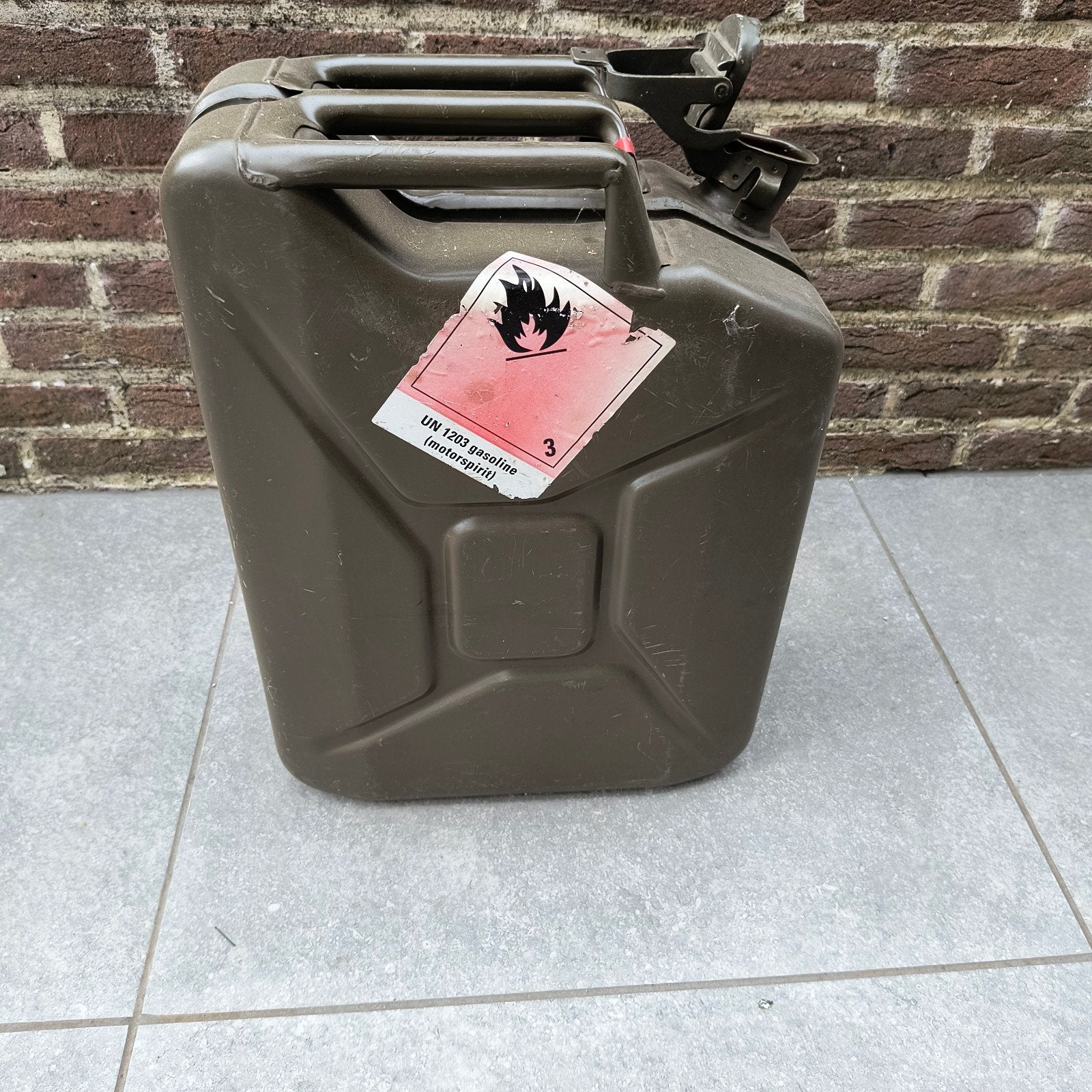 metalen jerrycan, Enlèvement