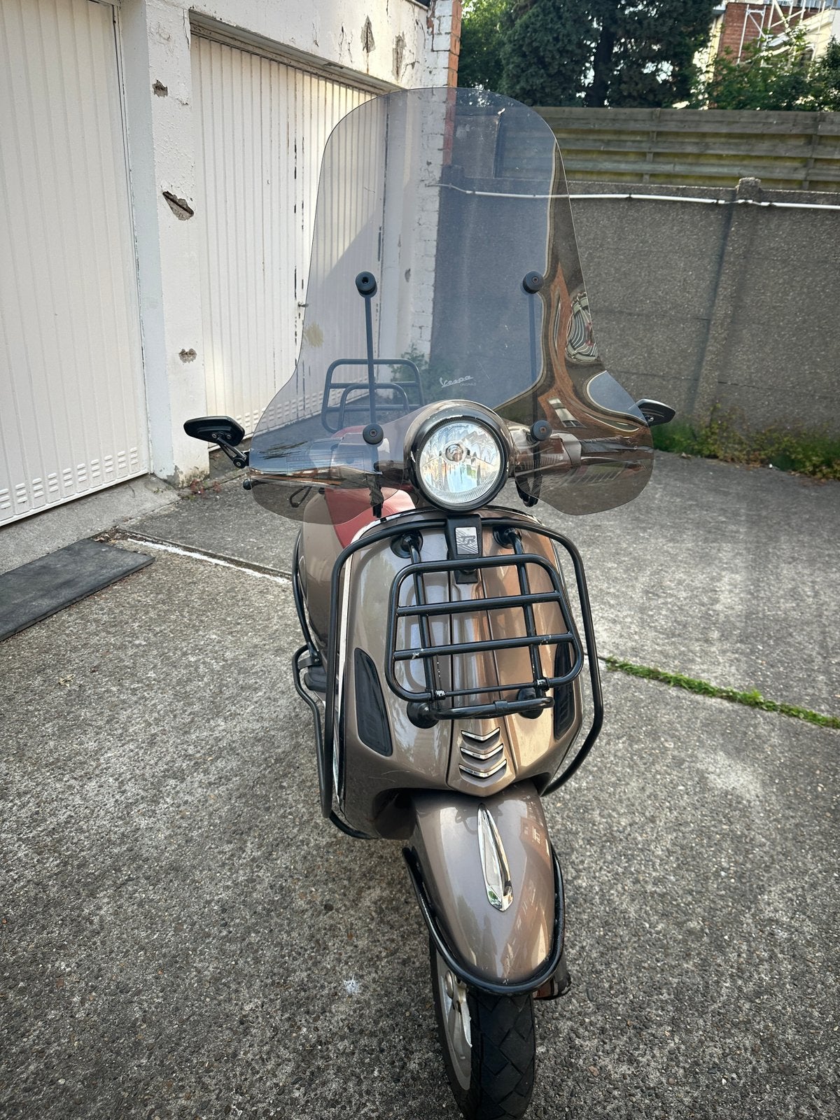 Vespa primavera, Fietsen en Brommers, Ophalen of Verzenden, Zo goed als nieuw