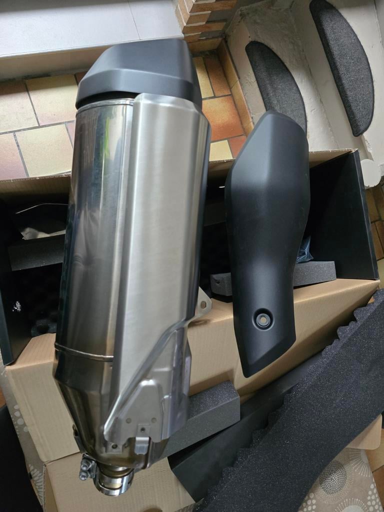 Silencieux origine neuf honda nt1100, Motoren, Particulier, Nieuw