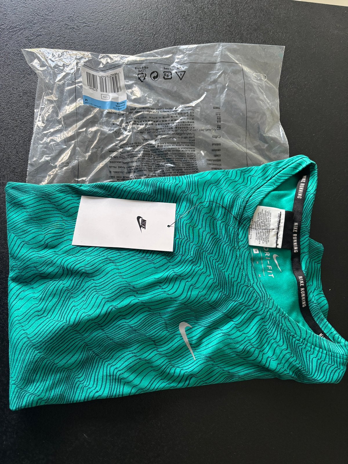 Nike t-shirt maat M, Kleding | Dames, Ophalen of Verzenden, Maat 38/40 (M), Groen
