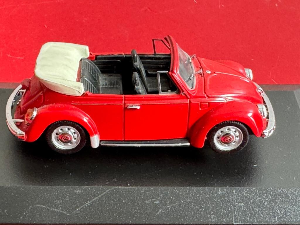 1978 VW Beetle 1303 Cabriolet rouge Echelle : 1/43, Enlèvement ou Envoi, Utilisé, Voiture