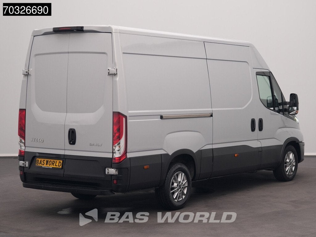 Iveco Daily 35S16 Automaat L2H2 ACC LED Navi Airco Camera Pa, Auto's, Bestelwagens en Lichte vracht, Automaat, Stof, Gebruikt