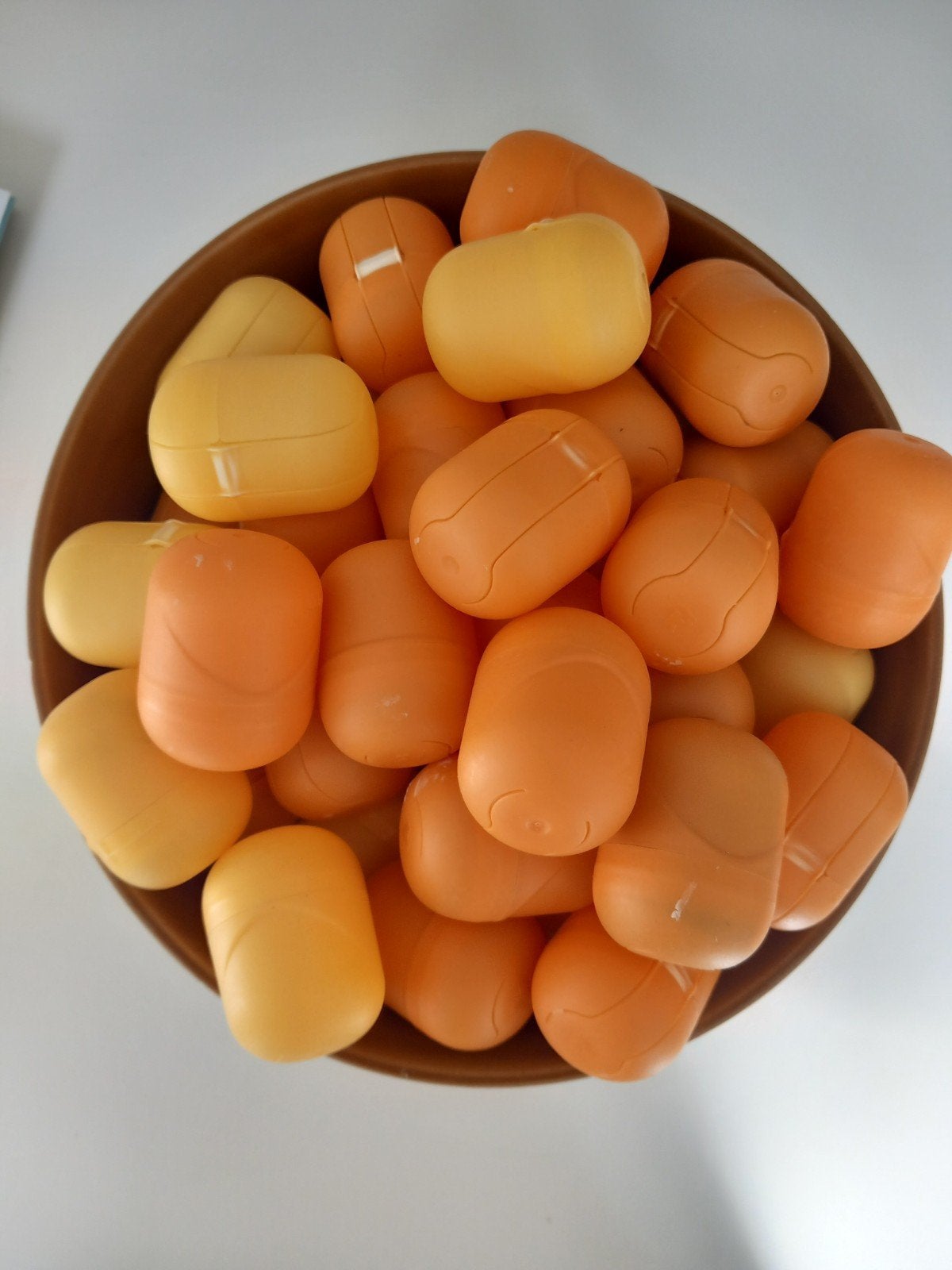 Des œufs vides de Kinder Surprise, Enlèvement
