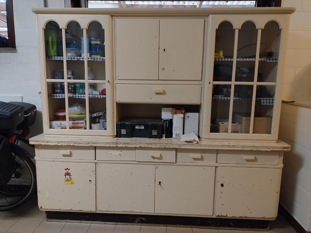Vintage keukenkast zoekt liefdevolle schilderborstel, Huis en Inrichting, Ophalen, Gebruikt, Crème, Overige typen