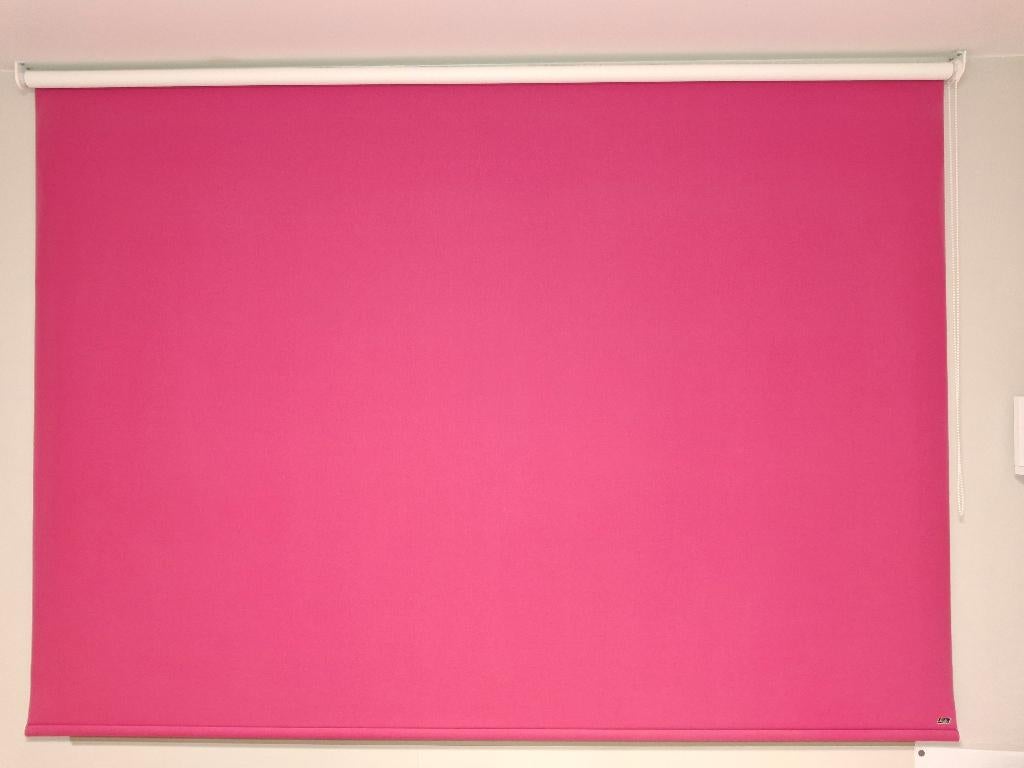 Kleurrijke verduisterende rolgordijnen luxaflex, set of stuk, Huis en Inrichting, Ophalen, Gebruikt, Overige kleuren, 200 cm of meer