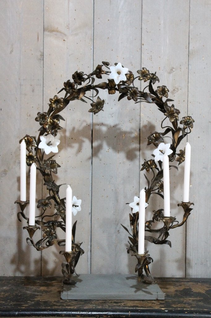 Mooie Franse antieke boogkandelaar met witte opaline bloemen, Ophalen of Verzenden