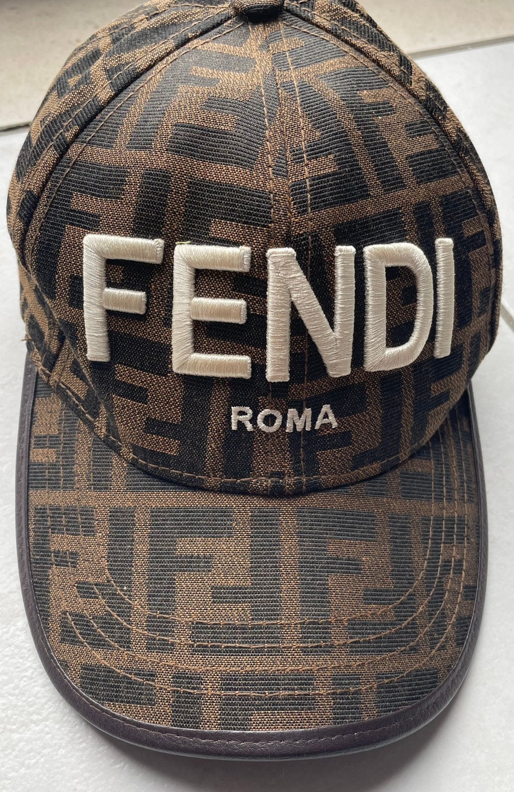 Fendi pour animaux de compagnie, Vêtements | Hommes, Chapeaux & Casquettes, Enlèvement ou Envoi, Comme neuf, Casquette