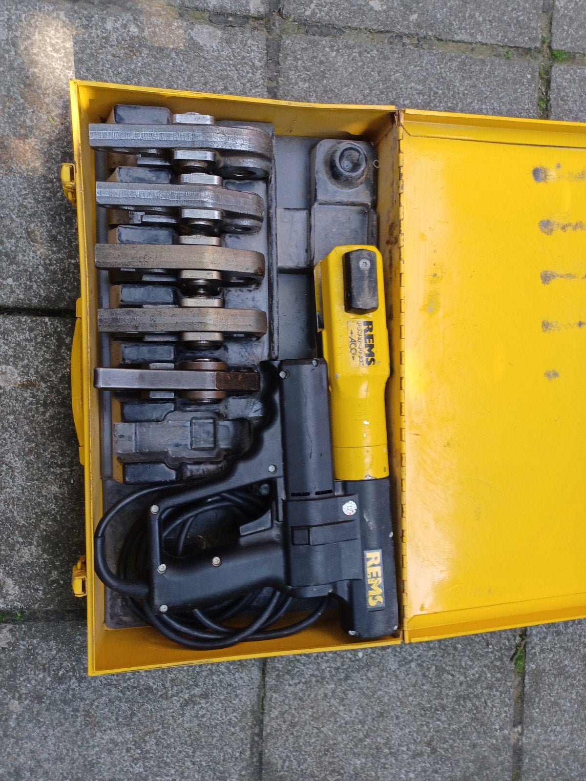 Rems persmachine, Ophalen