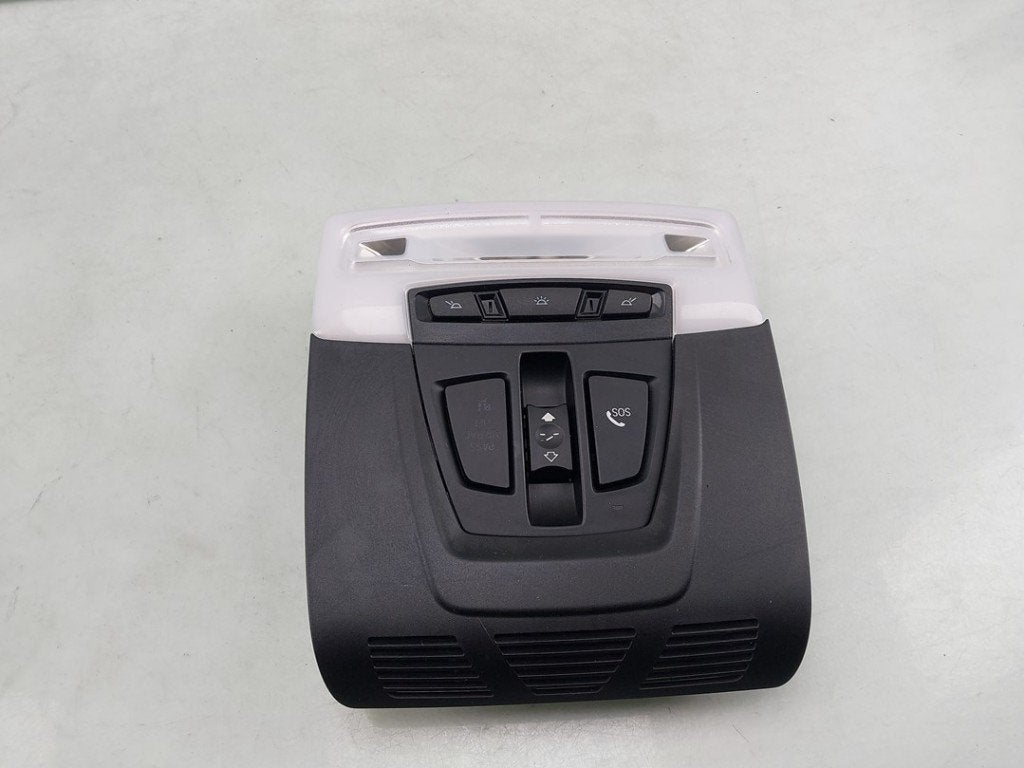 PLAFONNIER AVANT BMW 3 serie Touring (F31) (01-2012/06-2019), Utilisé, BMW, Petuelring 130
80809  München, DE, Bayerische Motoren Werke AG
