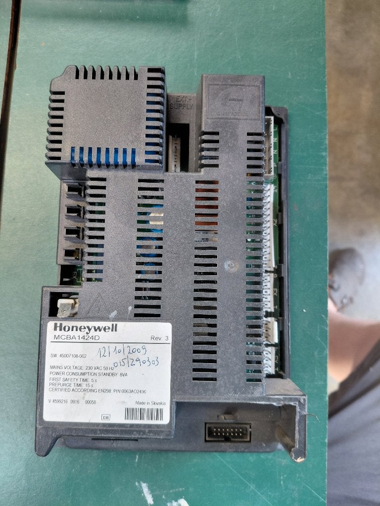 Honeywell MCBA1424D Branderautomaat (Rev 3) - Uit Multicalor, Doe-het-zelf en Bouw, Chauffageketels en Boilers, Gebruikt, Onderdeel