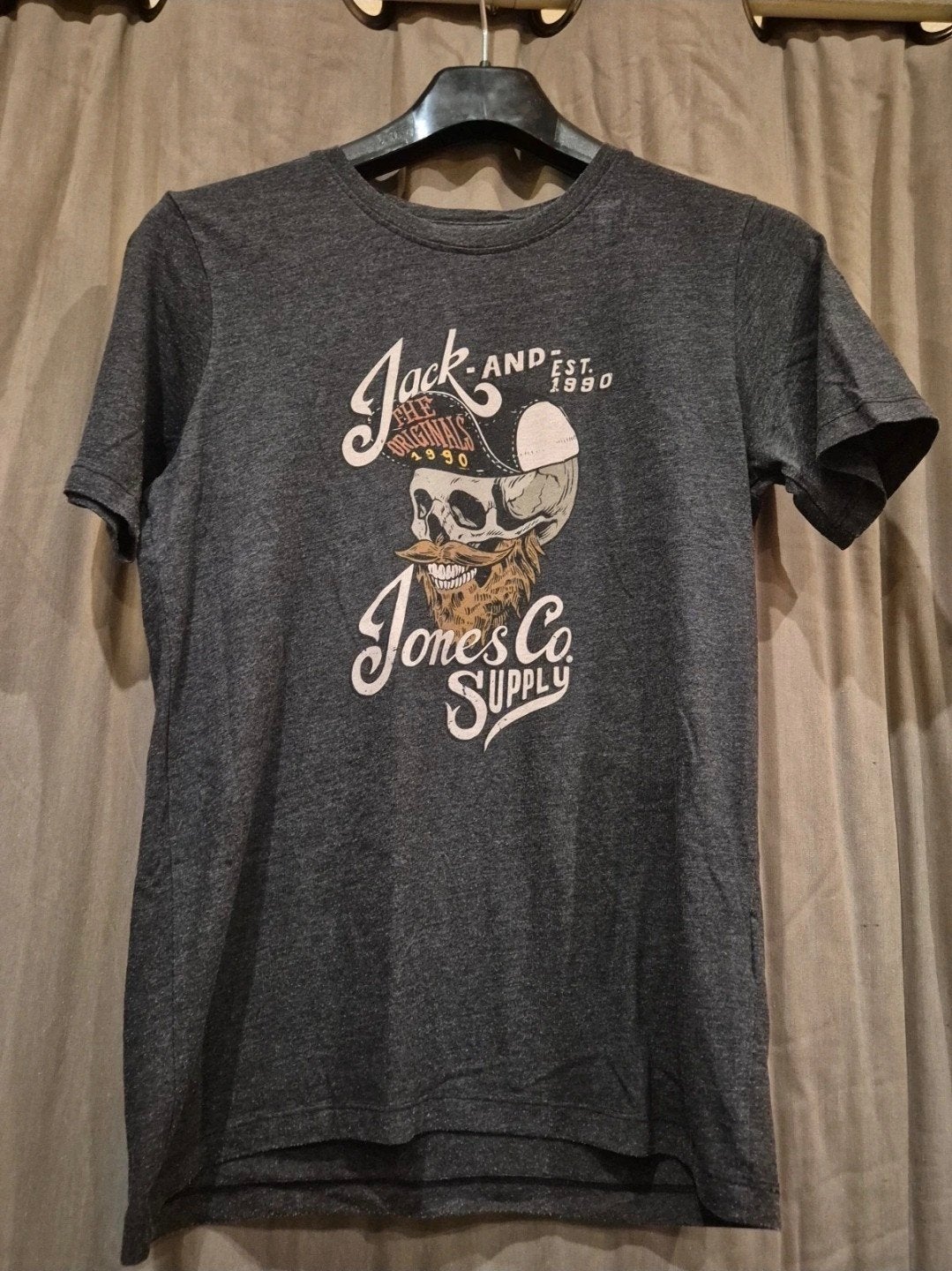 Stoer grijs Jack & Jones T-shirt met schedel, Enlèvement