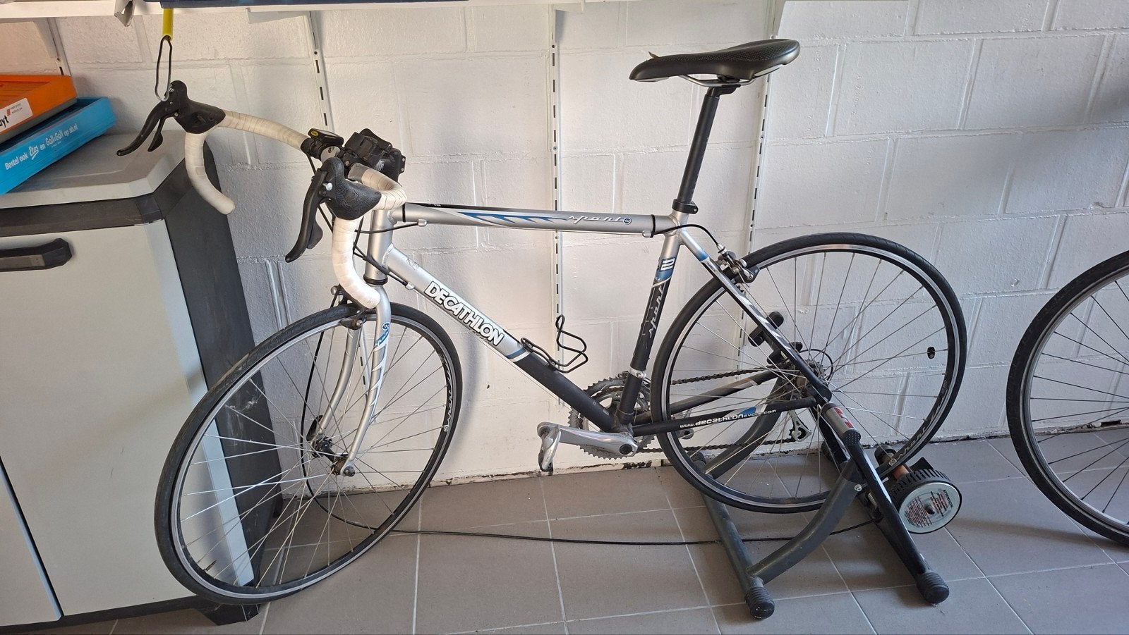 Decathlon racefiets (Maat 2) + Elite Mag fietstrainer rollen, Fietsen en Brommers, Gebruikt, Heren, Aluminium, 15 tot 20 versnellingen