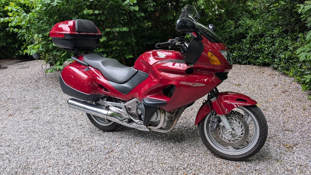 Moto Honda Deauville à vendre 3000 €, Cardan-aandrijving, 2 cilinders, Particulier, Meer dan 35 kW