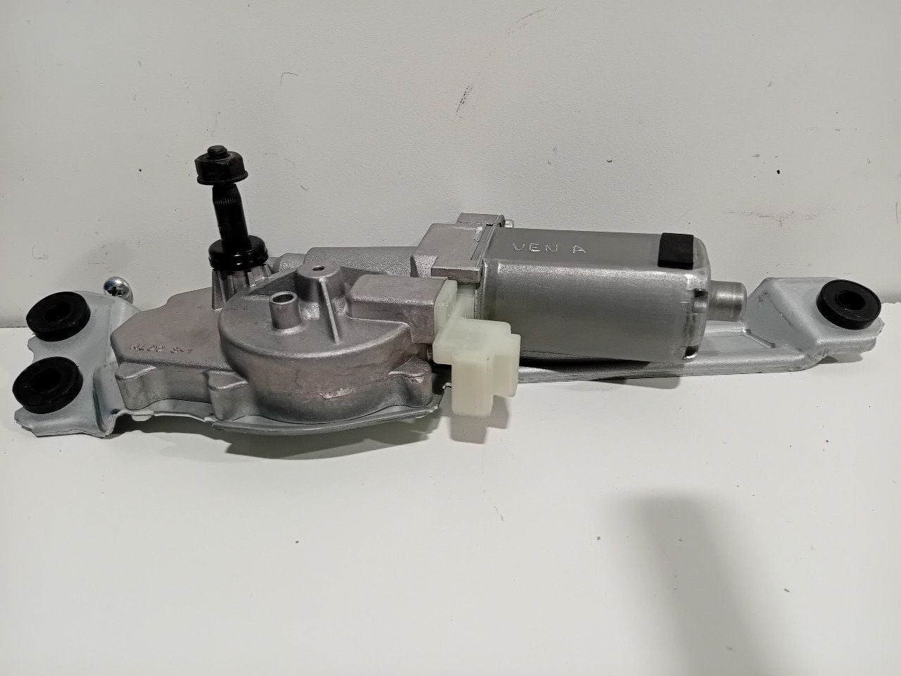 Ruitenwissermotor achter Hyundai Tucson, Onderdelen@venauto.nl, Van der Ven Autorecycling B.V., Gebruikt, Ettenseweg 76, 4706 PB Roosendaal, The Netherlands