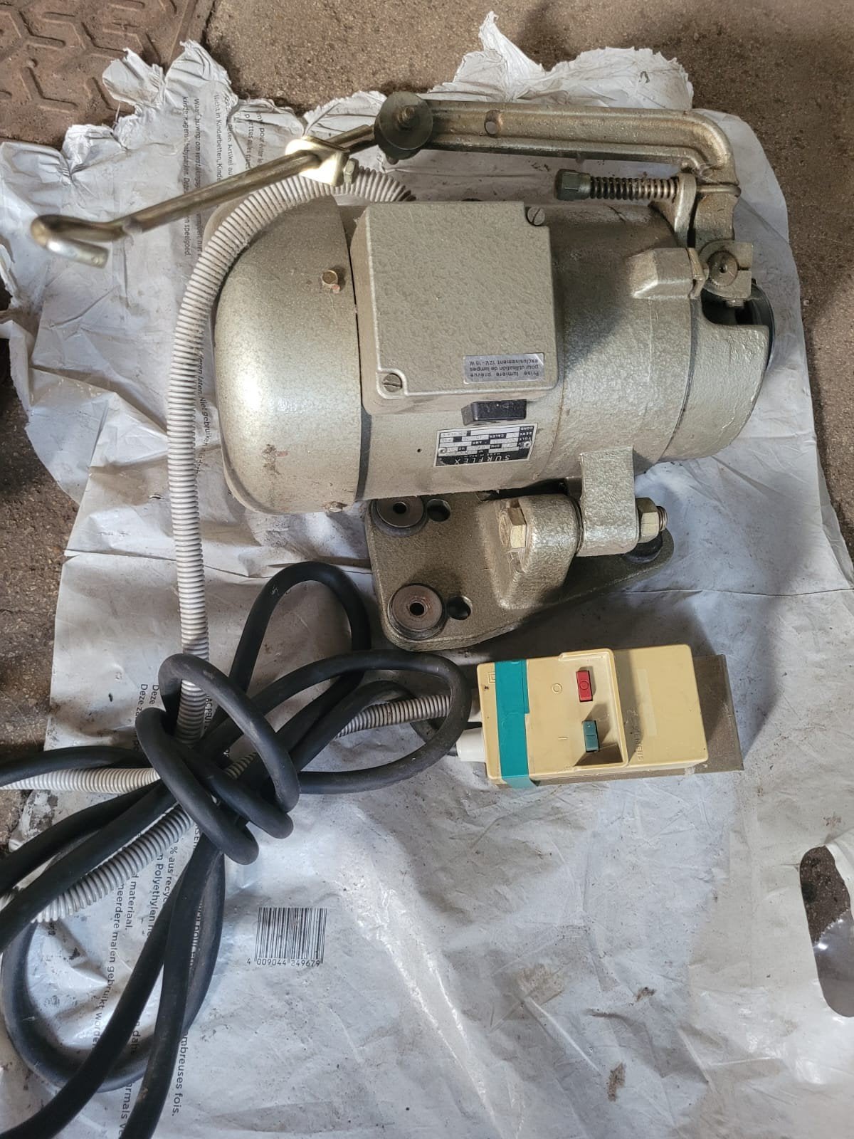 Moteur pour machine à coudre industrielle complet 220v, Enlèvement ou Envoi, Utilisé