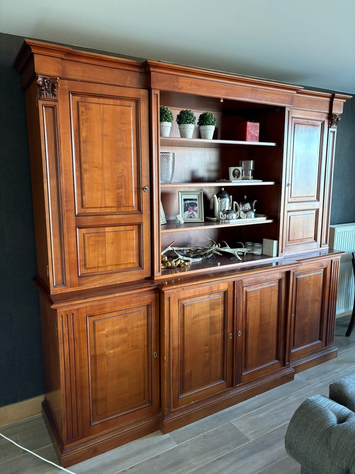 Prachtige vitrine kast en dressoir, Ophalen, Zo goed als nieuw