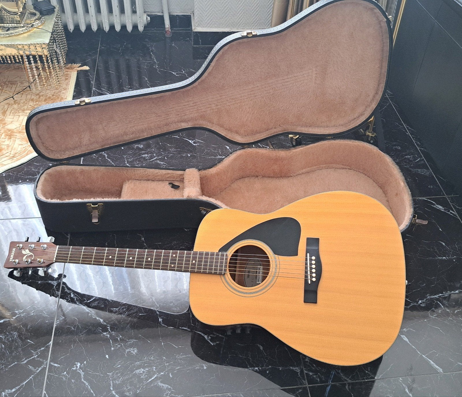 Yamaha model FG-410E met koffer, Muziek en Instrumenten, Ophalen, Zo goed als nieuw