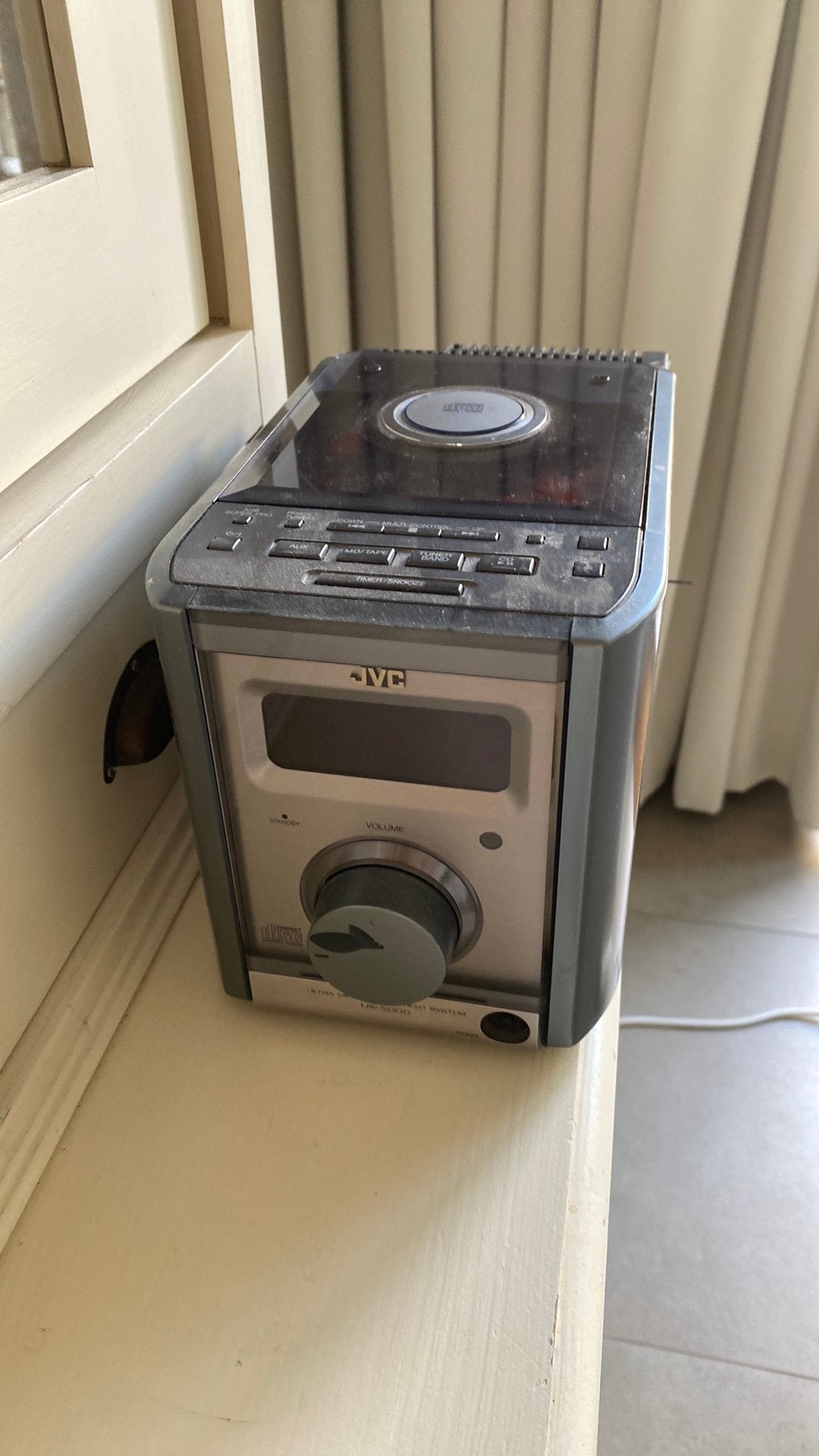 Radio cd speler met boxen en Bluetooth ertussen gestoken, Ophalen, Zo goed als nieuw, Radio