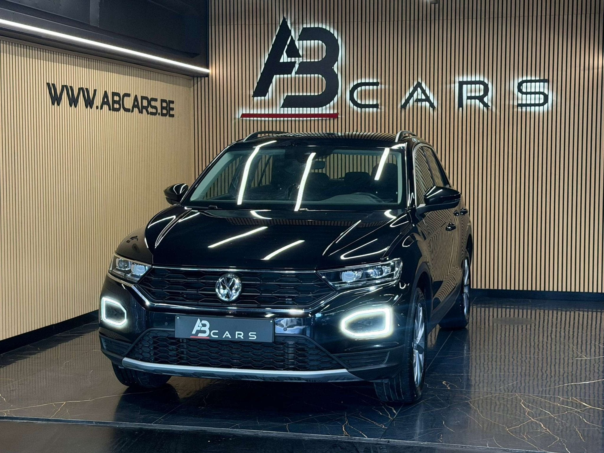 Volkswagen T-Roc 1.5 TSI ACT * SPO R T * GAR 12 MOIS * 1ER P, Auto's, Volkswagen, Stof, 4 cilinders, Zwart, Bedrijf