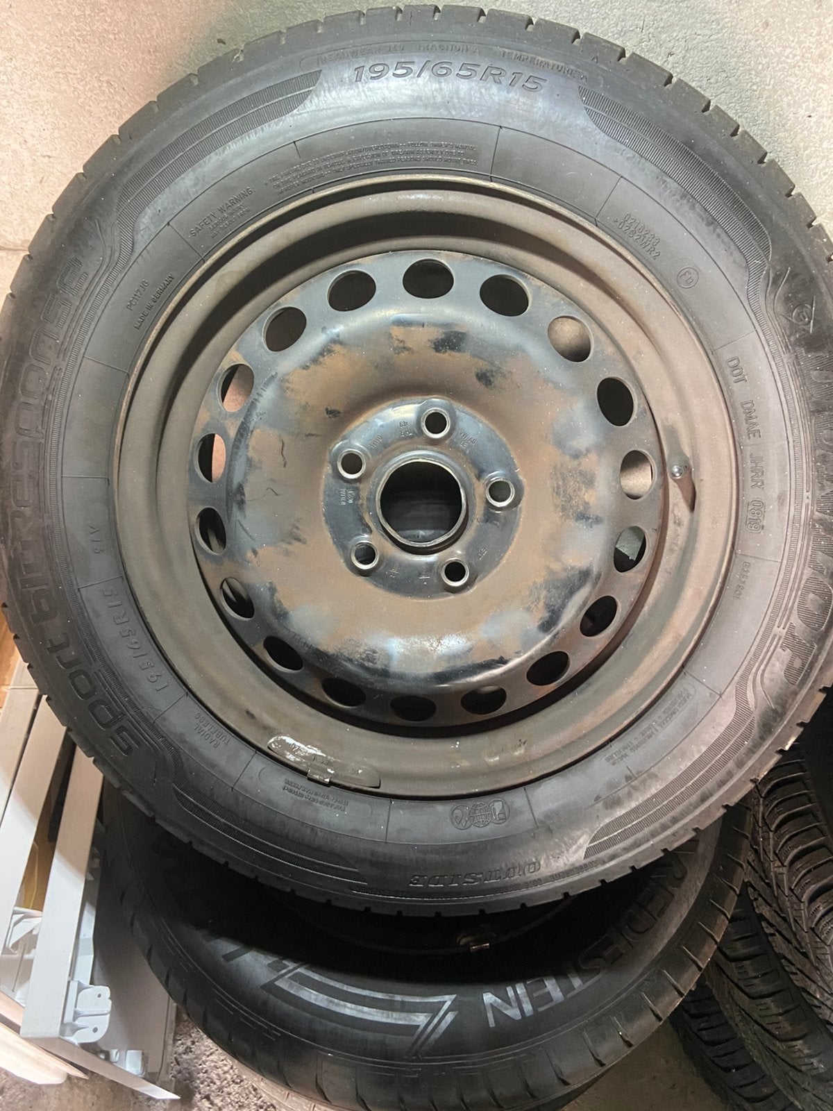 8 banden 195/65 R15, Ophalen, Zo goed als nieuw