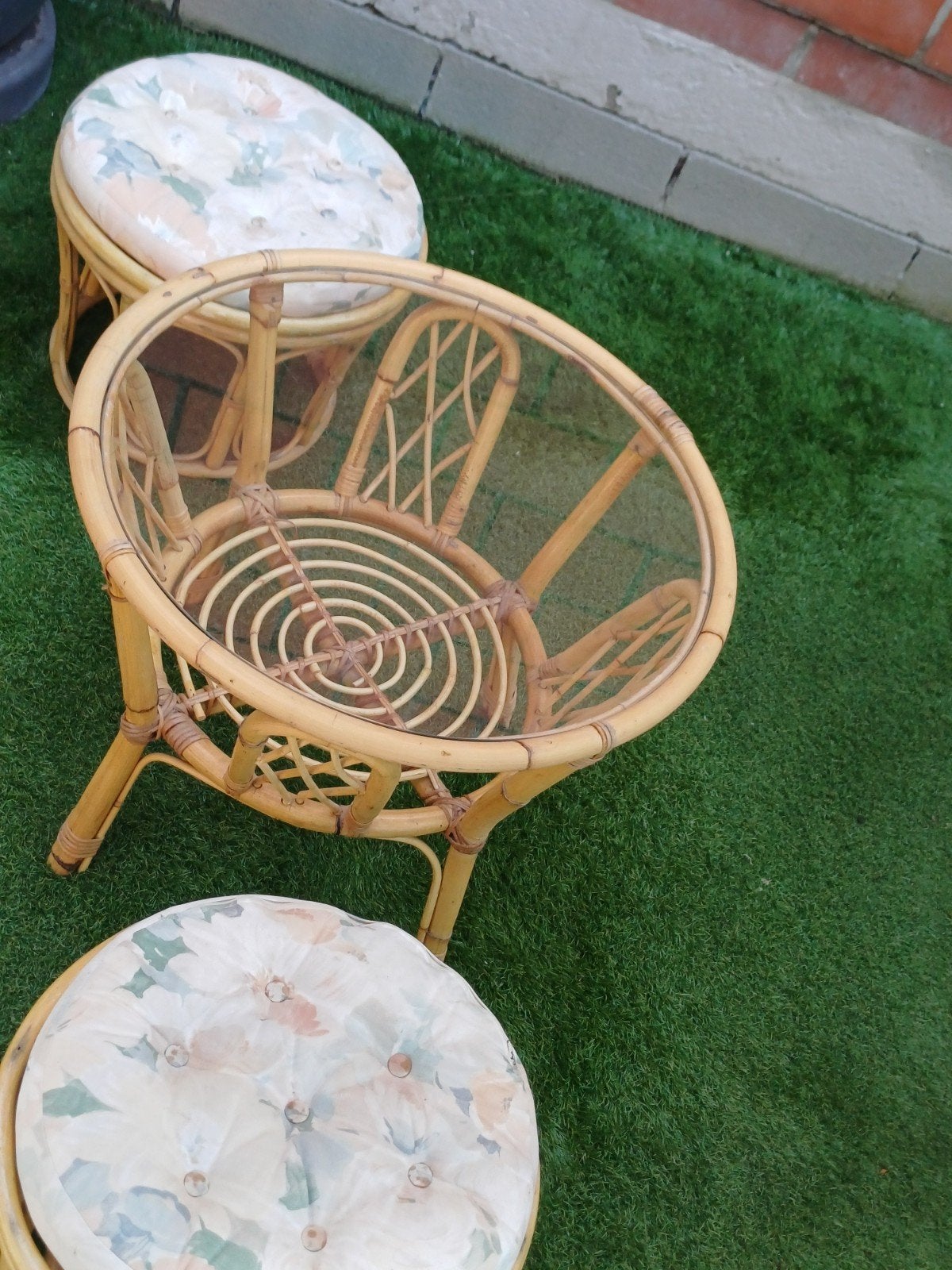 Table ronde en rotin+2 chaises, Rotin