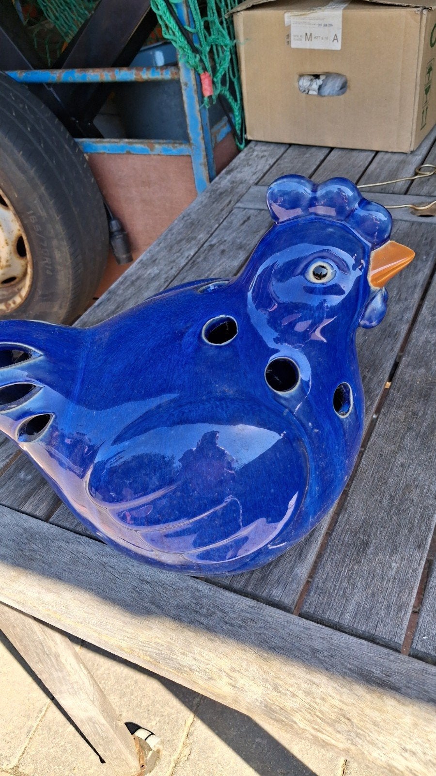 Poulet en terre cuite glacé. Avec des trous., Enlèvement