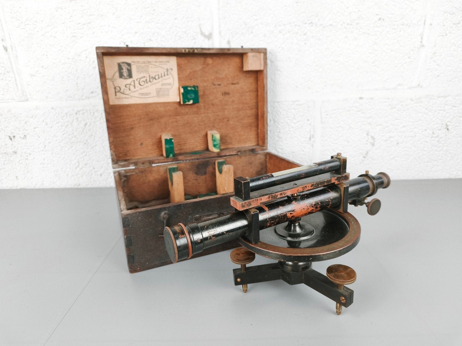 Antiek landmeter toestel R & A. Tibaut, Enlèvement ou Envoi