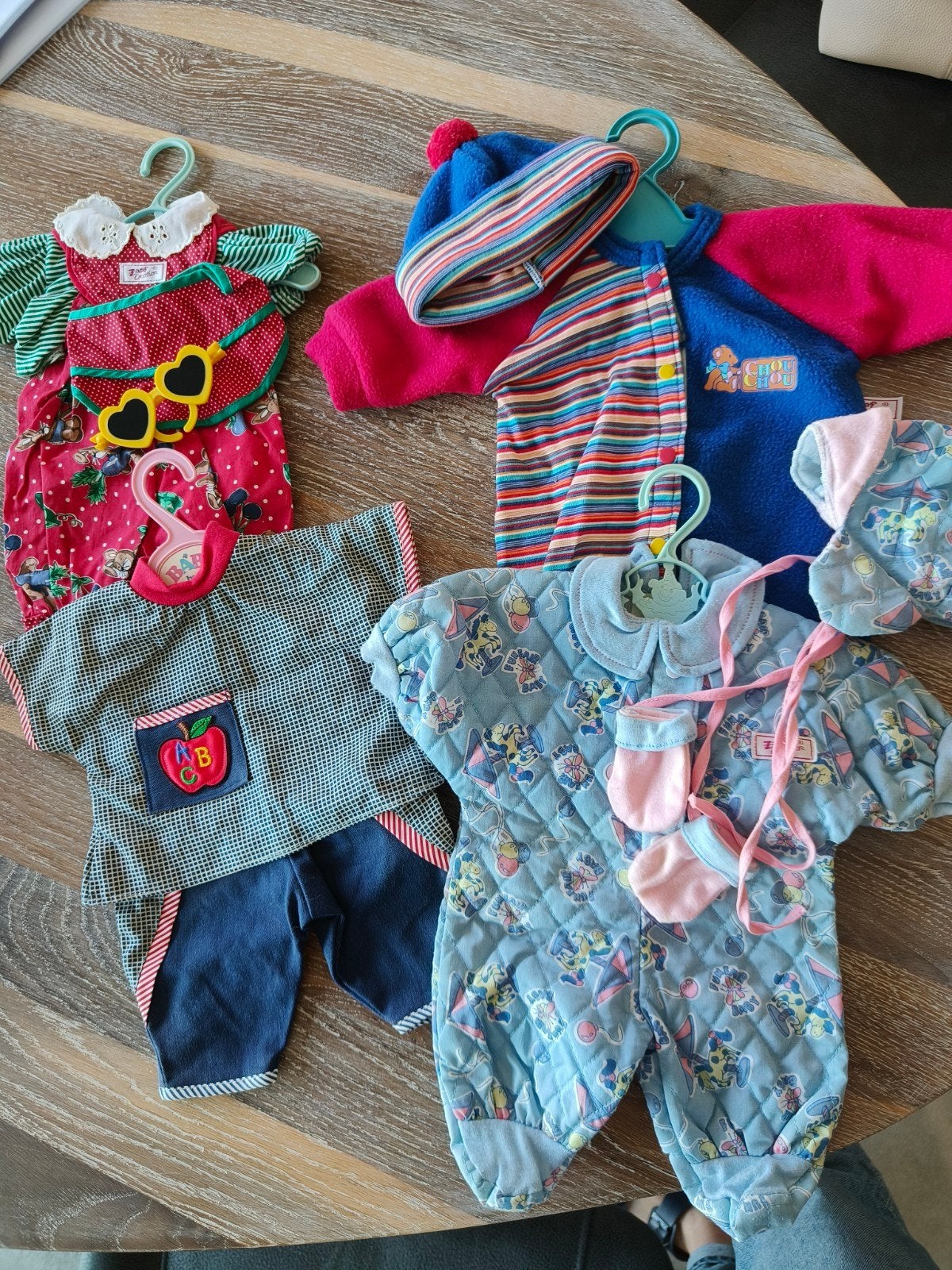 baby born kledingsetjes, Enlèvement
