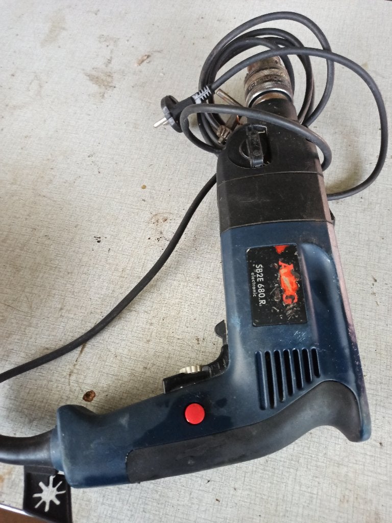 AEG klop /boormachine, 600 watt of meer, Zo goed als nieuw, Variabele snelheid, Ophalen
