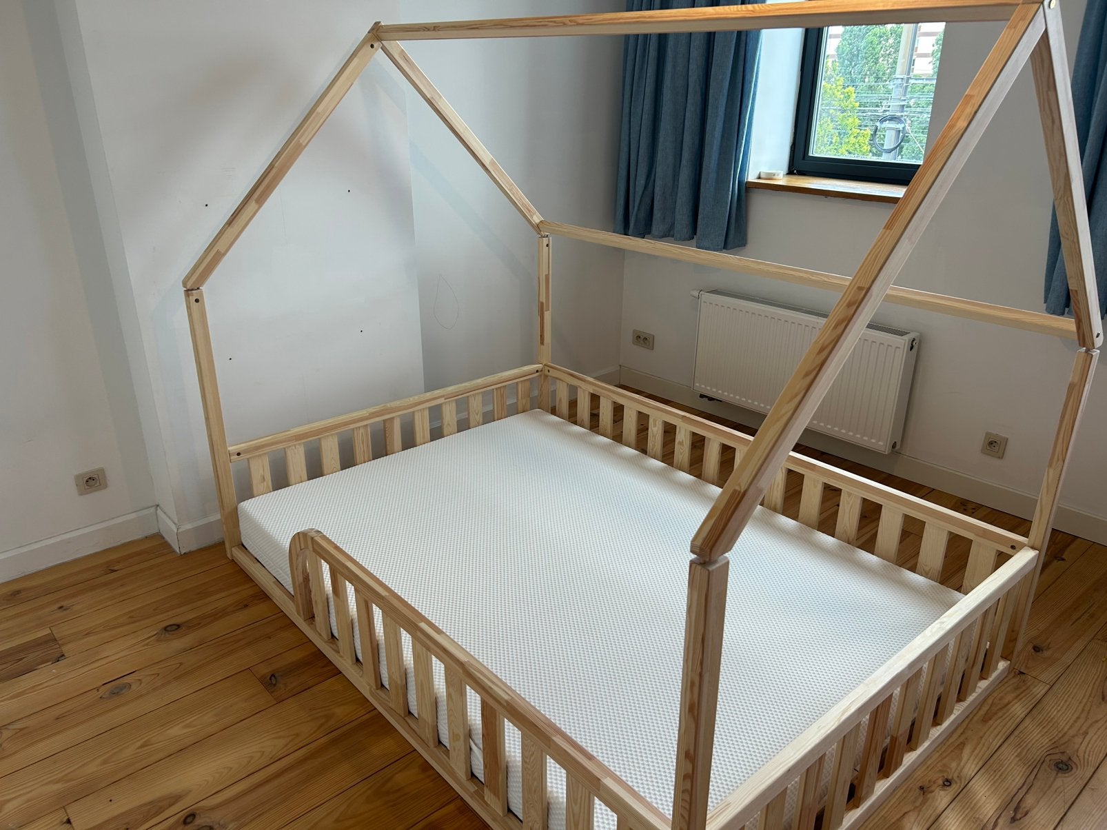 MANDRELEKIDS Montessori-bed 140x200, Kinderen en Baby's, Kinderkamer | Bedden, Ophalen, Lattenbodem, 180 cm of meer, 100 cm of meer