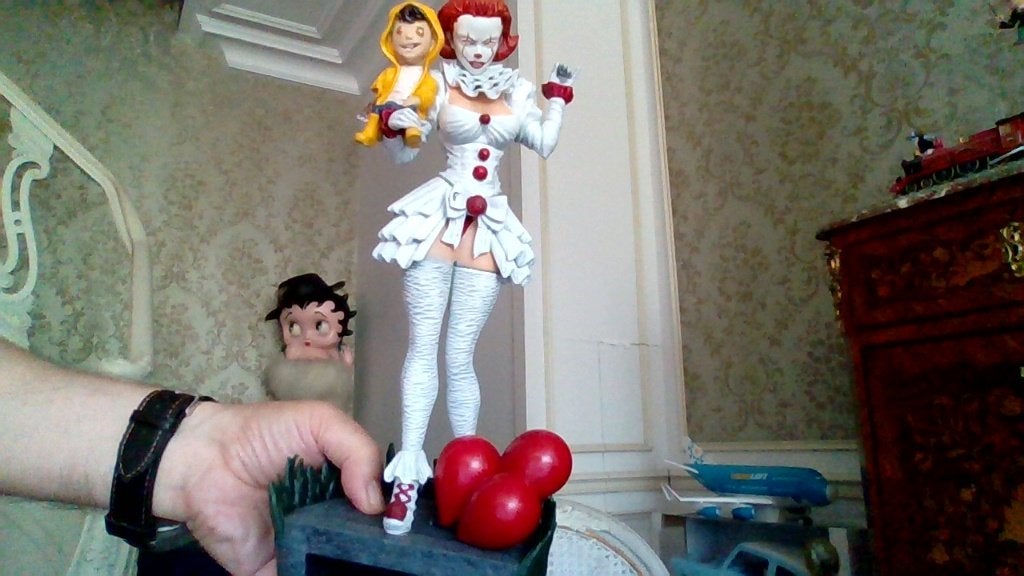 Figurine de ça le clown version femelle (tu veux un ballon?, Enlèvement