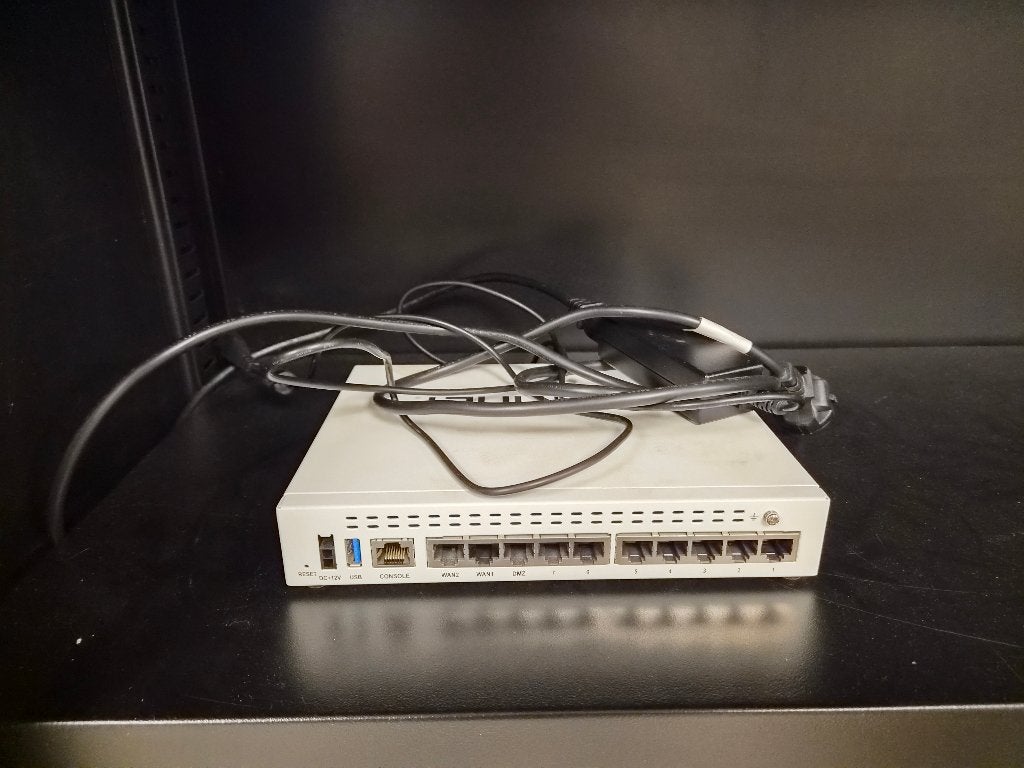 Fortinet Fortigate 60e, Enlèvement ou Envoi, Utilisé, Routeur, Fortinet - Fortigate