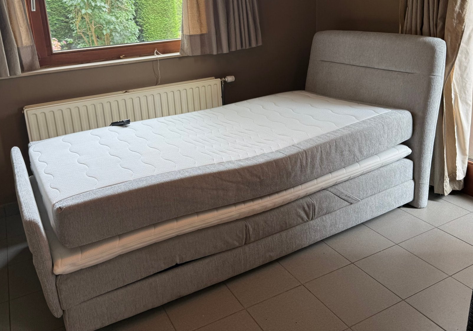 Electrisch verstelbaar bed., Huis en Inrichting, Slaapkamer | Bedden, Ophalen, Zo goed als nieuw, Verstelbaar