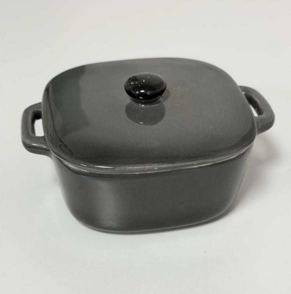 Mini Ovenschaal / Stoofpan met Deksel – Keramiek Donkergrijs, Ophalen of Verzenden, Zo goed als nieuw, Keramiek, Schaal of Schalen