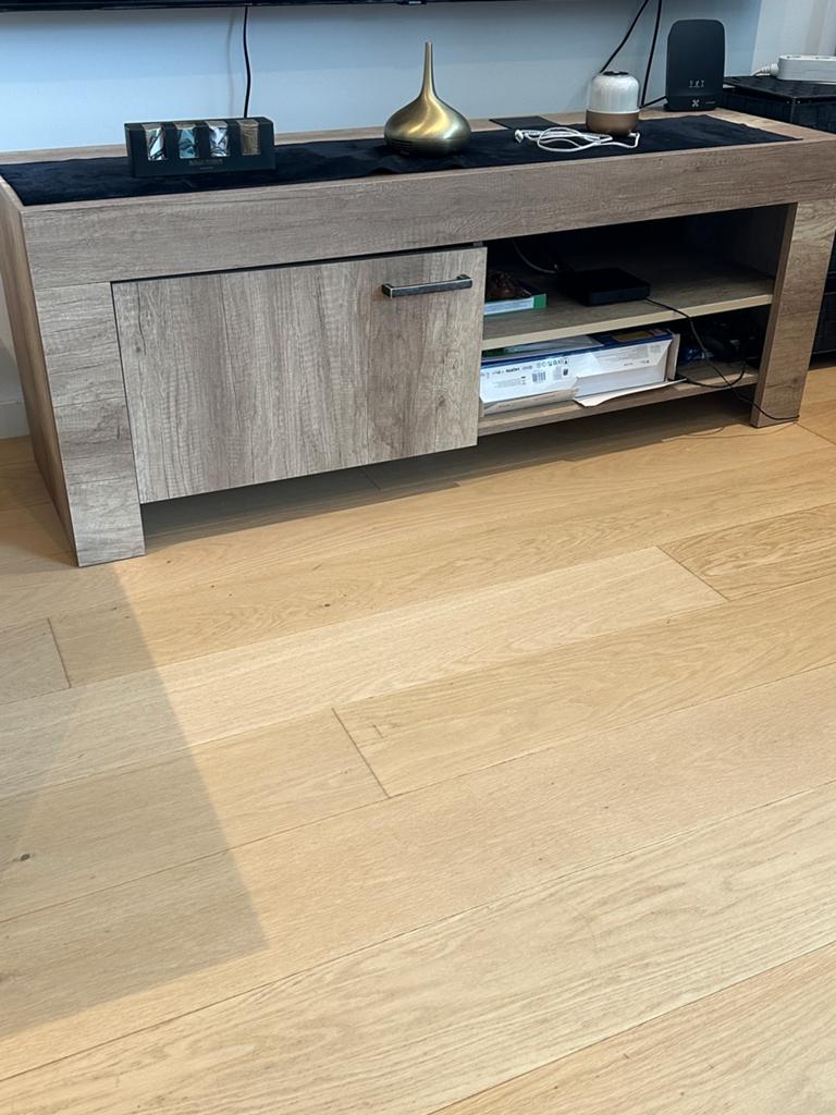Meuble TV moderne effet bois gris – très bon état, Maison & Meubles, Moins de 100 cm, Comme neuf, Enlèvement, Chêne