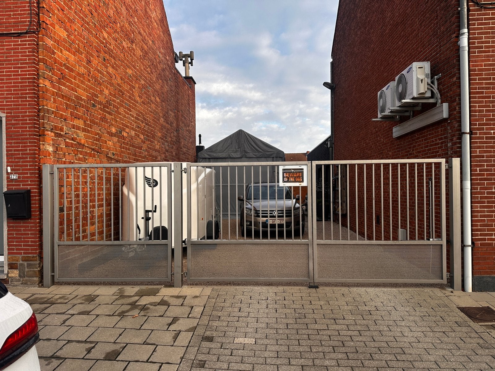 Poort inox gestraald B6m x H1.8m, Ophalen, Gebruikt, IJzer, Met poort