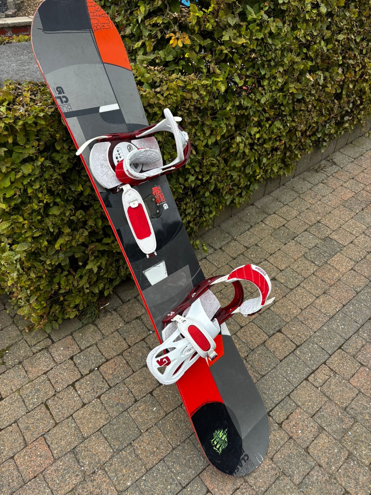 Snowboard BURTON met bindingen, Sports & Fitness, Snowboard, Enlèvement, Utilisé, Fixations