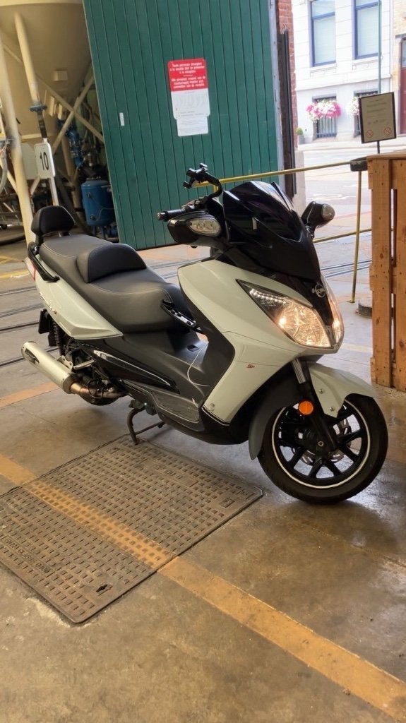 scooter sym 125i ‘ très propre , roule très bien, Vélos & Vélomoteurs, Enlèvement ou Envoi, Utilisé, Essence, 124 cm³
