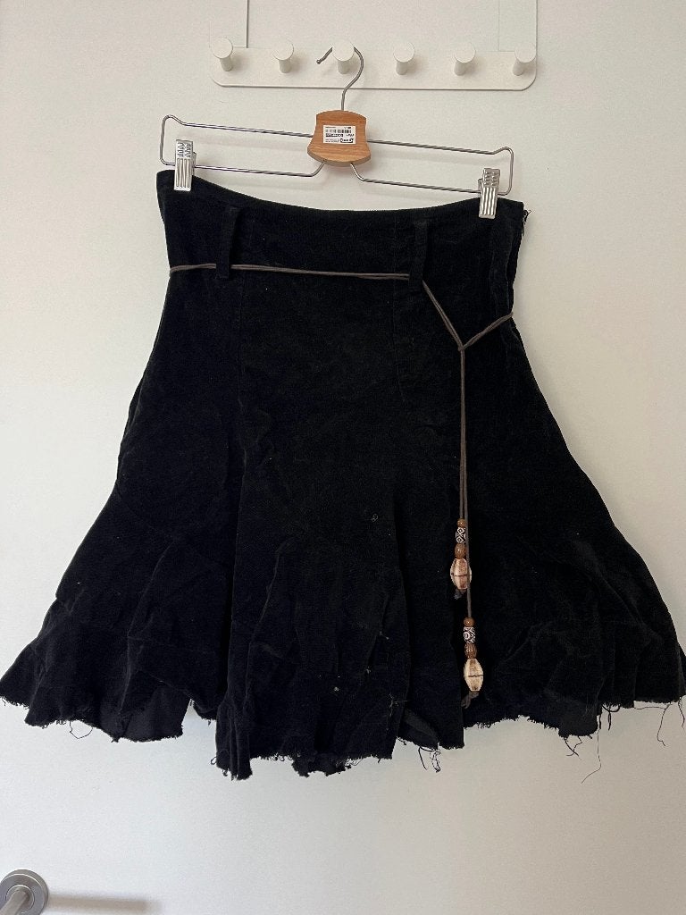 Zwarte ribfluwelen rok met riem, Ophalen of Verzenden, Zo goed als nieuw, Maat 38/40 (M)