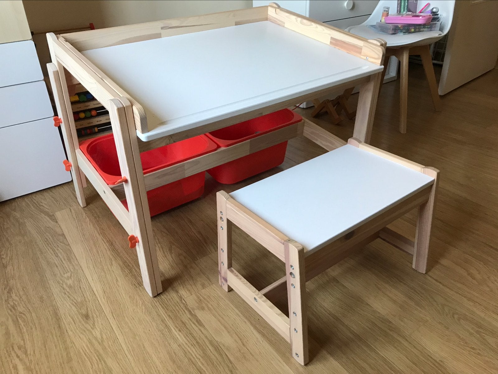 Ikea Flisat bureau en stoel voor kinderen, Kinderen en Baby's, Zo goed als nieuw