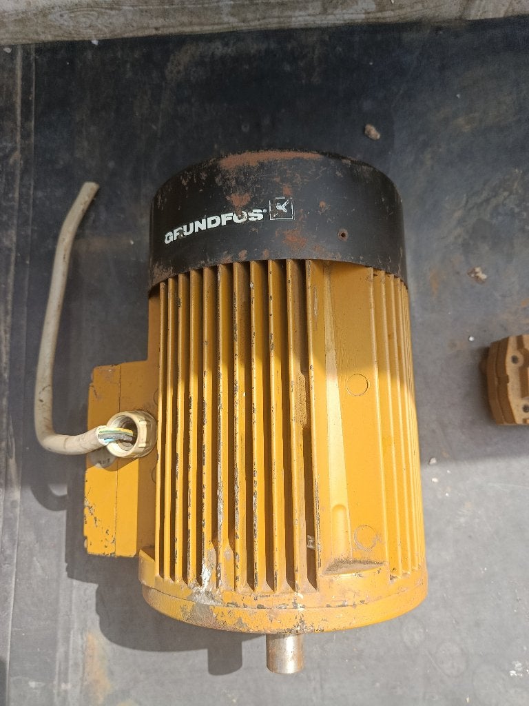 moteur électrique grundfos, Bricolage & Construction, Moteurs, Utilisé, Moteur électrique, 1800 tpm ou plus, Enlèvement