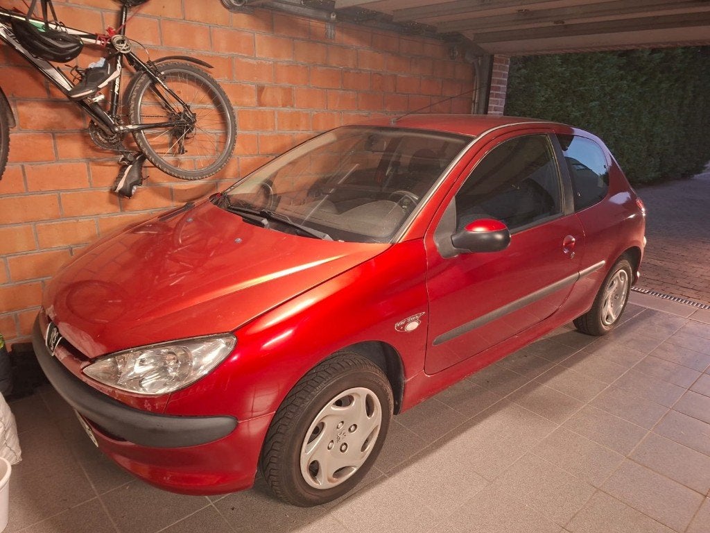 Peugeot 206 van 2003 met 122000 km, Auto's, Zwart, Handgeschakeld, Particulier, Airconditioning