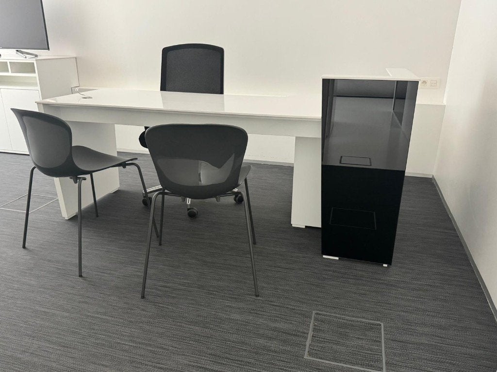 3 bureaus in perfecte staat, Comme neuf, Plastique, Moderne, Enlèvement