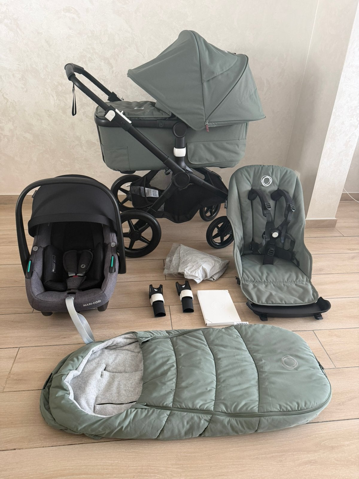 Bugaboo Fox3 Complete, 3 en 1, noir et vert, Enfants & Bébés, Buggys, Comme neuf, Maxi-Cosi, Protection de pluie, Dossier réglable
